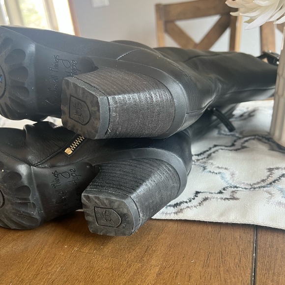 John Fluevog Kawanas boot black, size 11. - Picture 3 of 5